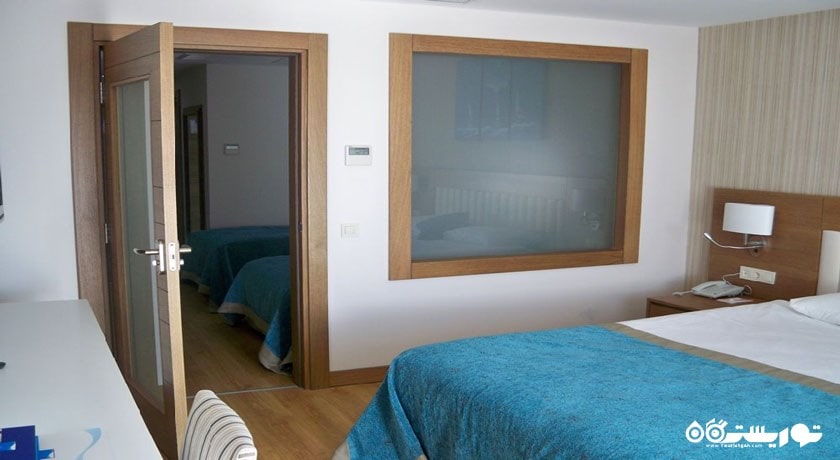 نمای تخت های اتاق فمیلی